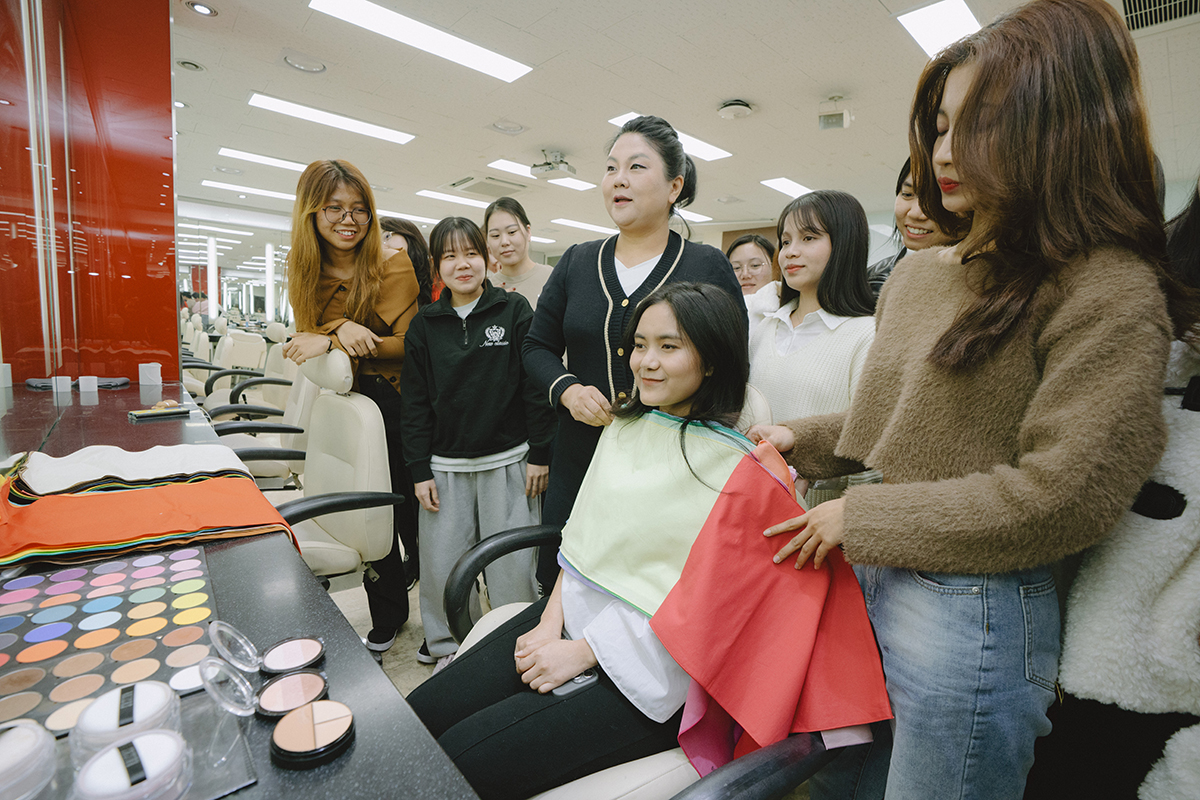 메이크업 실습 수업 사진